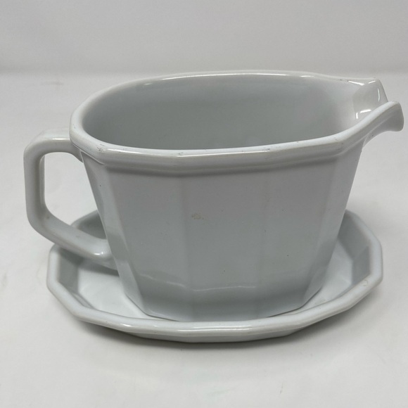 Vintage Gravy Boat & Saucer - Picture 5 of 6